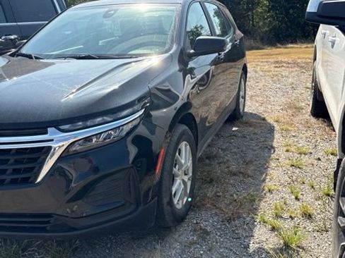 Used 2023 Chevrolet Equinox LS FWD image 1