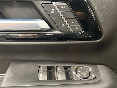 Used 2025 Chevrolet Suburban Z71 AWD/4WD image 12