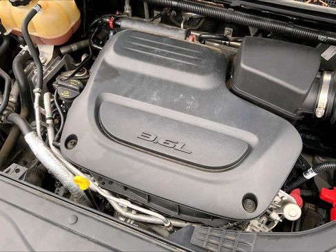 Used 2019 Chrysler Pacifica Touring-L image 31