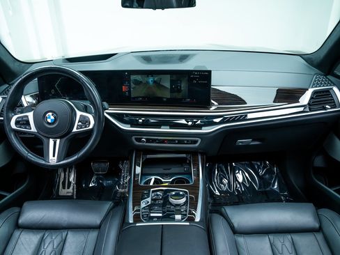 Used 2023 BMW X7 M60i w/ Executive Package AWD/4WD image 8