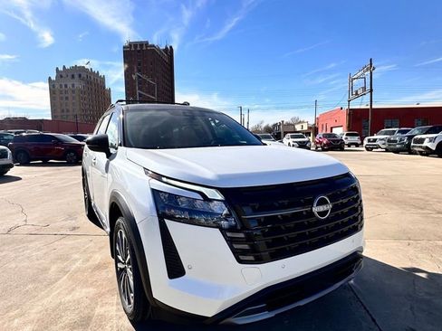 New 2026 Nissan Pathfinder Platinum w/ Cargo Package image 3