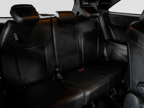 Used 2025 Toyota Sienna XLE Woodland Edition image 35