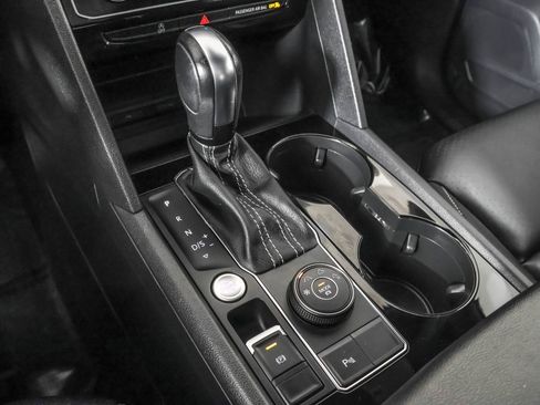 Used 2021 Volkswagen Atlas Cross Sport SEL image 32