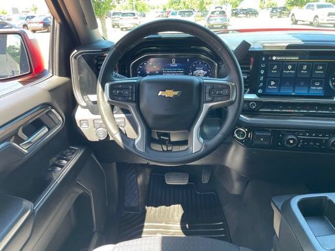 Used 2025 Chevrolet Silverado 1500 LT AWD/4WD image 12