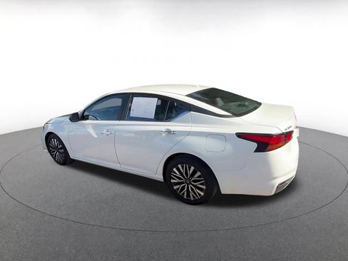 Used 2025 Nissan Altima 2.5 SV FWD image 10