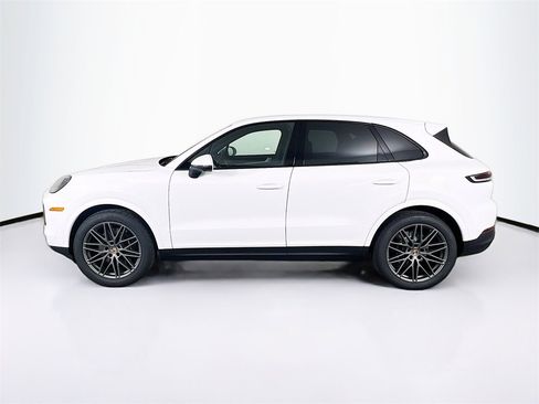 New 2026 Porsche Cayenne Base image 2