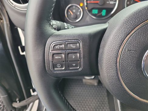 Used 2016 Jeep Wrangler Rubicon w/ Power Convenience Group image 17