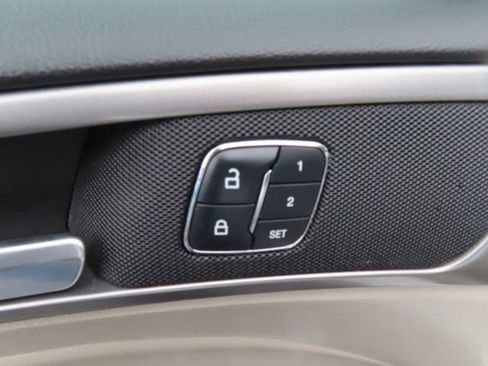 Used 2018 Ford Fusion SE w/ Fusion SE Technology Package image 13