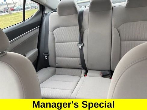 Used 2019 Hyundai Elantra SE image 28