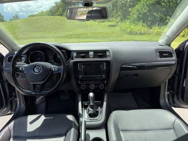 Used 2017 Volkswagen Jetta SEL FWD image 17