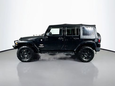 Used 2015 Jeep Wrangler Unlimited Sahara image 9