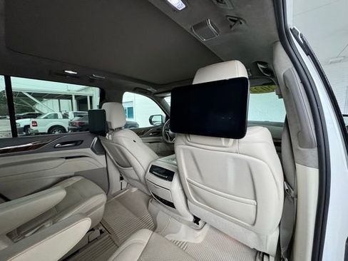 Used 2022 Cadillac Escalade Sport Platinum w/ Heavy-Duty Trailer Package image 29