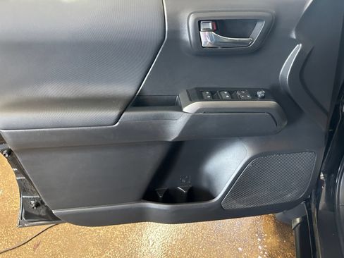 Used 2023 Toyota Tacoma TRD Off-Road AWD/4WD image 12