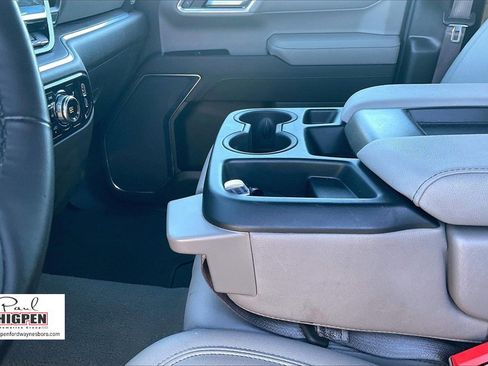 Used 2025 GMC Sierra 1500 SLT image 14