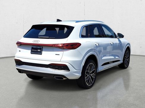 Certified 2025 Audi Q5 Premium Plus w/ Premium Plus AWD/4WD image 5