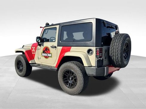 Used 2017 Jeep Wrangler Sahara w/ Connectivity Group AWD/4WD image 3