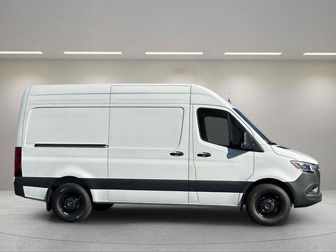 Used 2024 Mercedes-Benz Sprinter 144 Cargo image 3