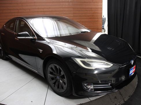 Used 2018 Tesla Model S 75D image 17