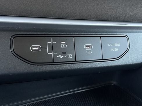 Used 2025 Kia Carnival FWD image 19