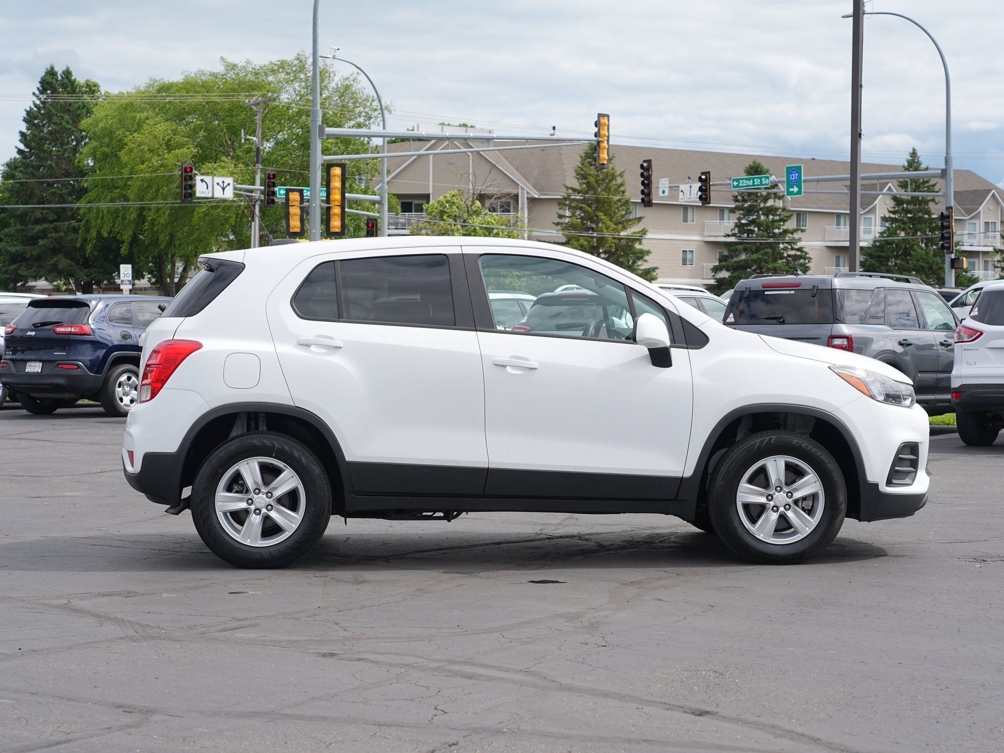 Used 2017 Chevrolet Trax LS w/ Fleet Convenience Package AWD/4WD image 2