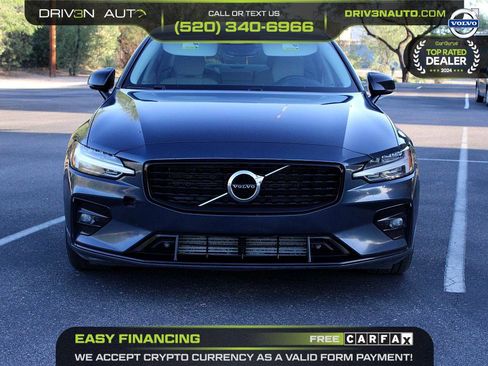 Used 2021 Volvo S60 T5 Momentum image 2