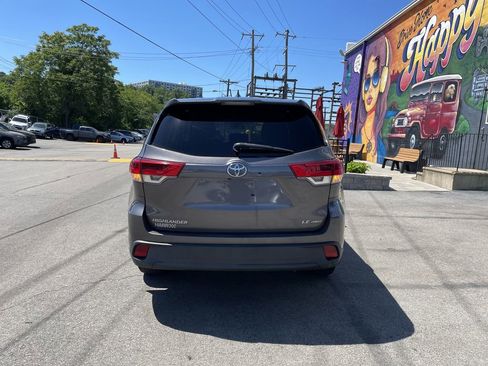 Used 2017 Toyota Highlander Plus w/ Carpet Mat Package AWD/4WD image 4