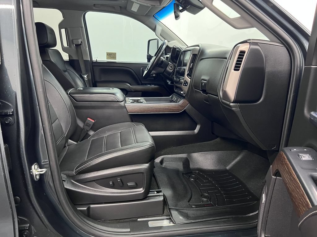 Used 2018 GMC Sierra 2500 Denali w/ Duramax Plus Package AWD/4WD image 23