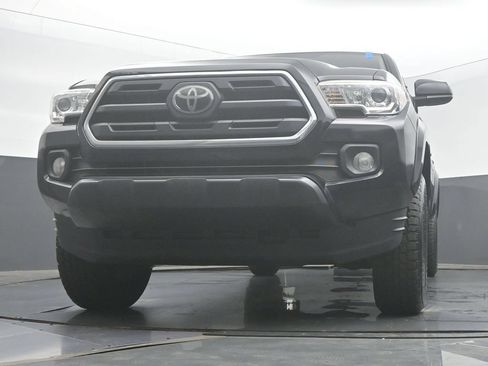 Used 2019 Toyota Tacoma SR5 RWD image 47