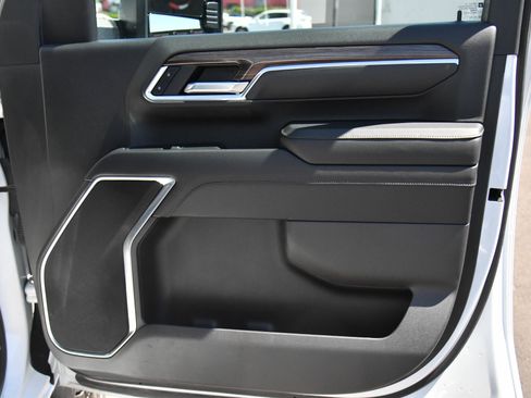 Used 2025 Chevrolet Silverado 2500 LT image 46
