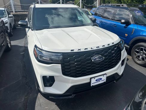 Used 2025 Ford Explorer ST-Line AWD/4WD image 3