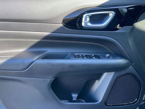 Certified 2023 Jeep Compass Altitude image 11