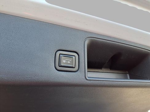 Used 2022 GMC Terrain AT4 image 29