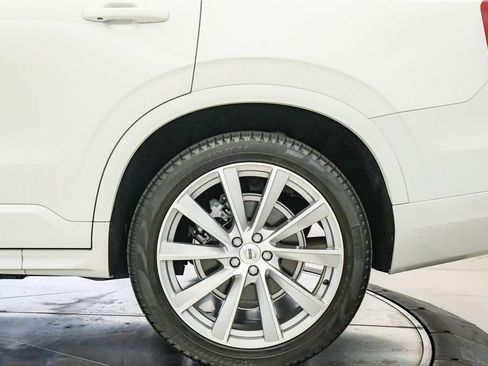 Certified 2022 Volvo XC90 T5 Momentum AWD/4WD image 11