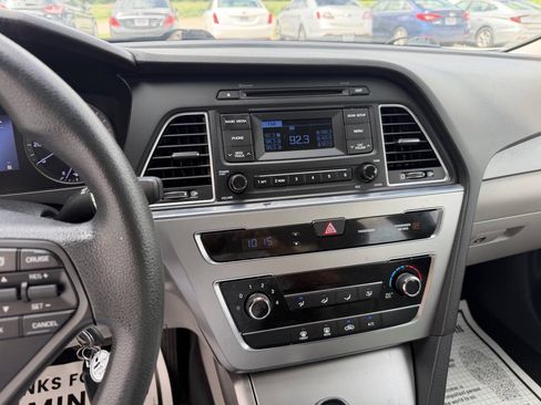 Used 2015 Hyundai Sonata SE FWD image 14