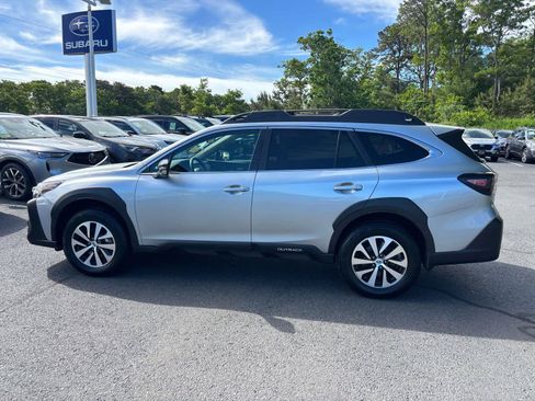 Used 2023 Subaru Outback Premium AWD/4WD image 6