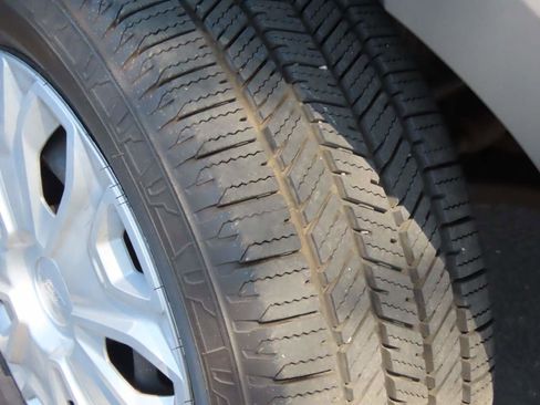 Used 2018 Ford Transit 150 XLT image 8