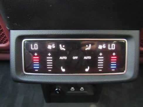 Used 2023 Audi e-tron S Premium Plus w/ Black Optic Package image 30