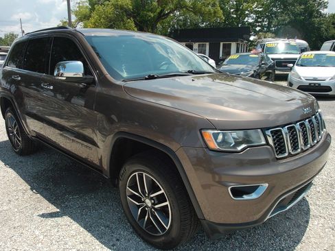 Used 2017 Jeep Grand Cherokee Limited RWD image 3