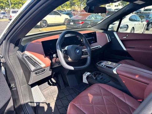 Used 2024 BMW iX xDrive50 w/ Sport Package AWD/4WD image 19