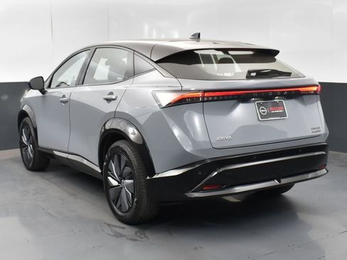 Used 2023 Nissan Ariya AWD image 6