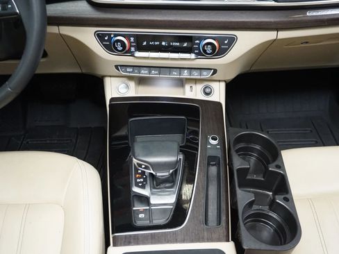 Used 2022 Audi Q5 2.0T Premium w/ Convenience Package image 28