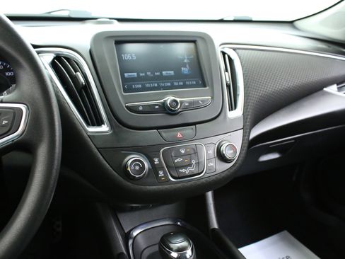 Used 2017 Chevrolet Malibu LT image 19