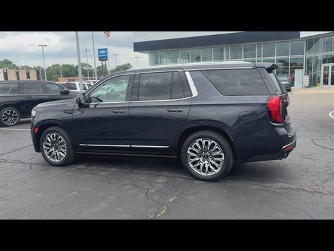 Used 2023 GMC Yukon Denali Ultimate AWD/4WD image 6