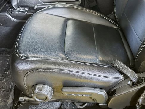 Used 2019 Jeep Wrangler Unlimited Sahara w/ Cold Weather Group image 18