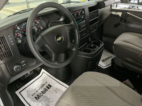 Used 2019 Chevrolet Express 2500 RWD image 17