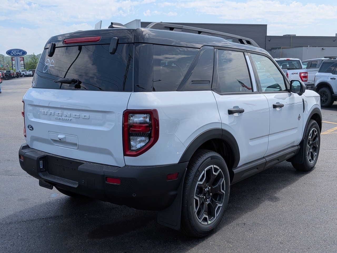 New 2026 Ford Bronco Sport Outer Banks w/ Outer Banks Tech Package+ AWD/4WD image 4