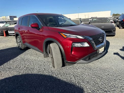 Used 2023 Nissan Rogue SV FWD image 3