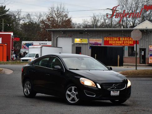 Used 2013 Volvo S60 T5 image 1