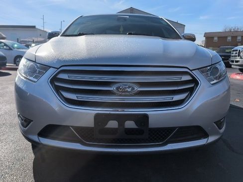 Used 2017 Ford Taurus Limited image 3