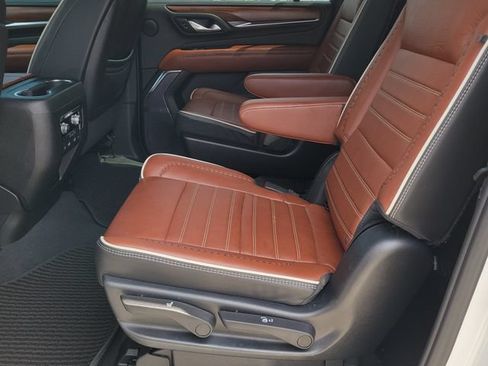 Used 2023 GMC Yukon XL Denali Ultimate AWD/4WD image 8